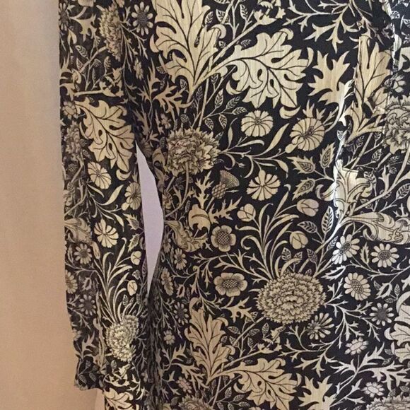 Tunic style dress with long sleeves, tie back, by ROSE & OLIVE in size medium - Picture 6 of 14